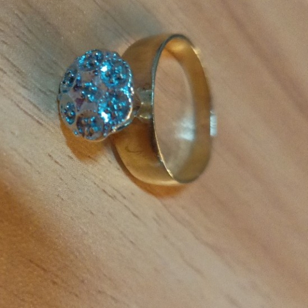 Elegant Gold and Blue Women's Ring
